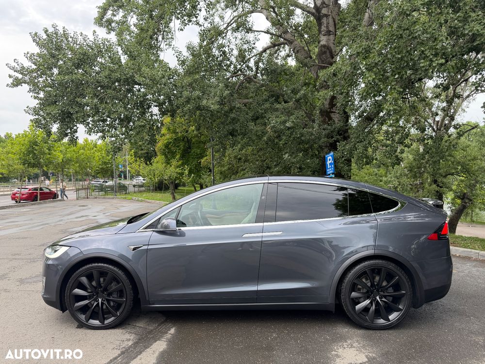 Tesla Model X - 3