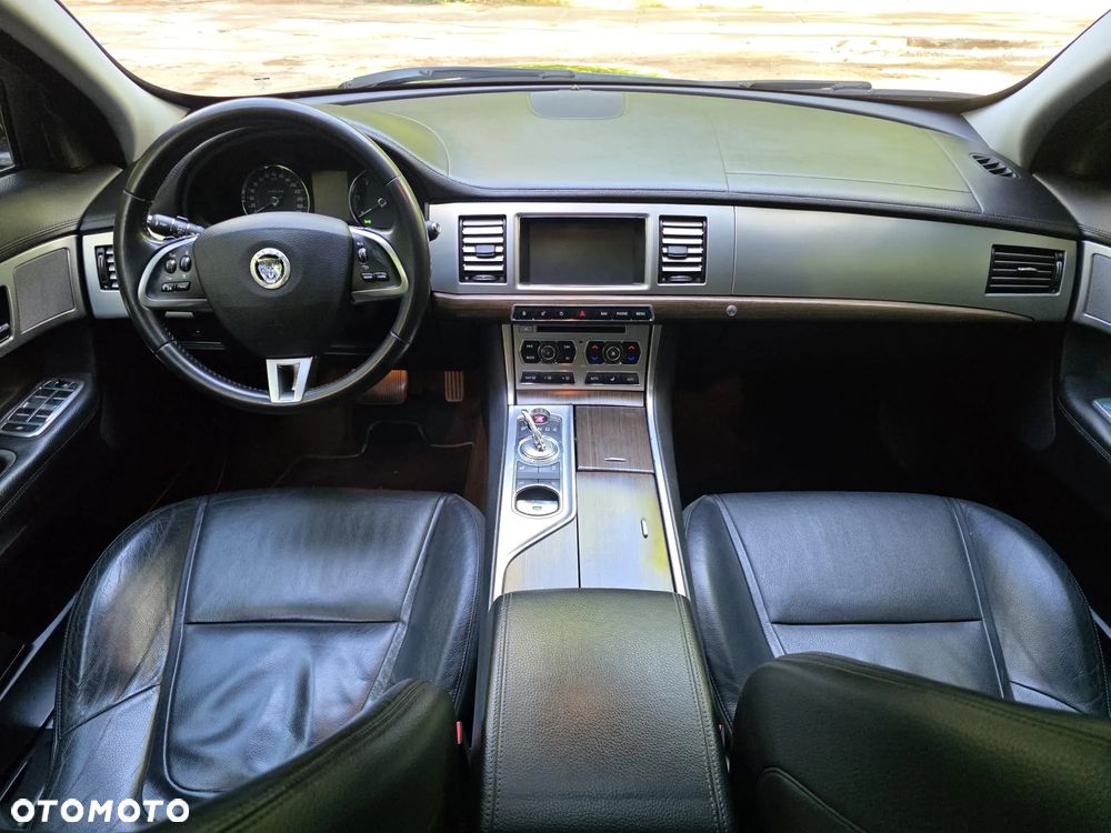 Jaguar XF 3.0 V6 D Luxury - 4