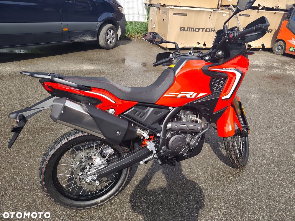 QJMOTOR SRT 300DX - 7