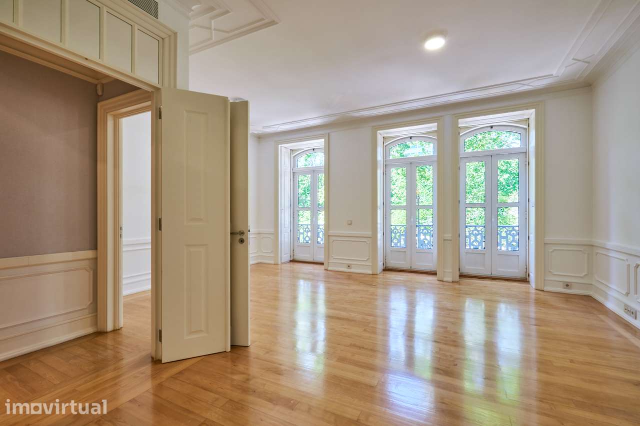 Charmoso e luxuoso apartamento T2 com garagem no "Condomínio Opera" - Grande imagem: 5/41