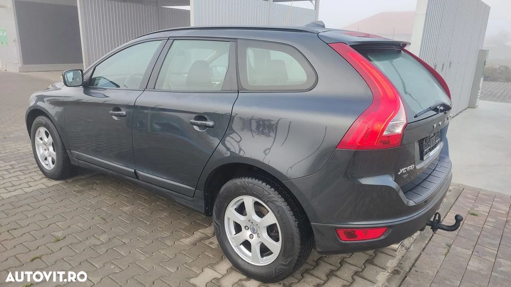 Volvo XC 60 2.4D AWD Momentum - 4