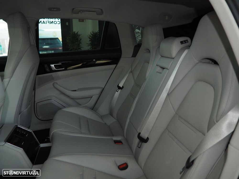 Porsche Panamera Sport Turismo - 12