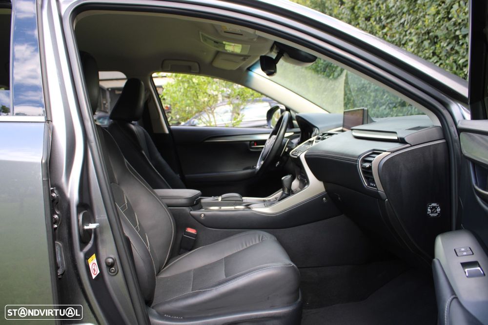 Lexus NX 300h Executive - 33