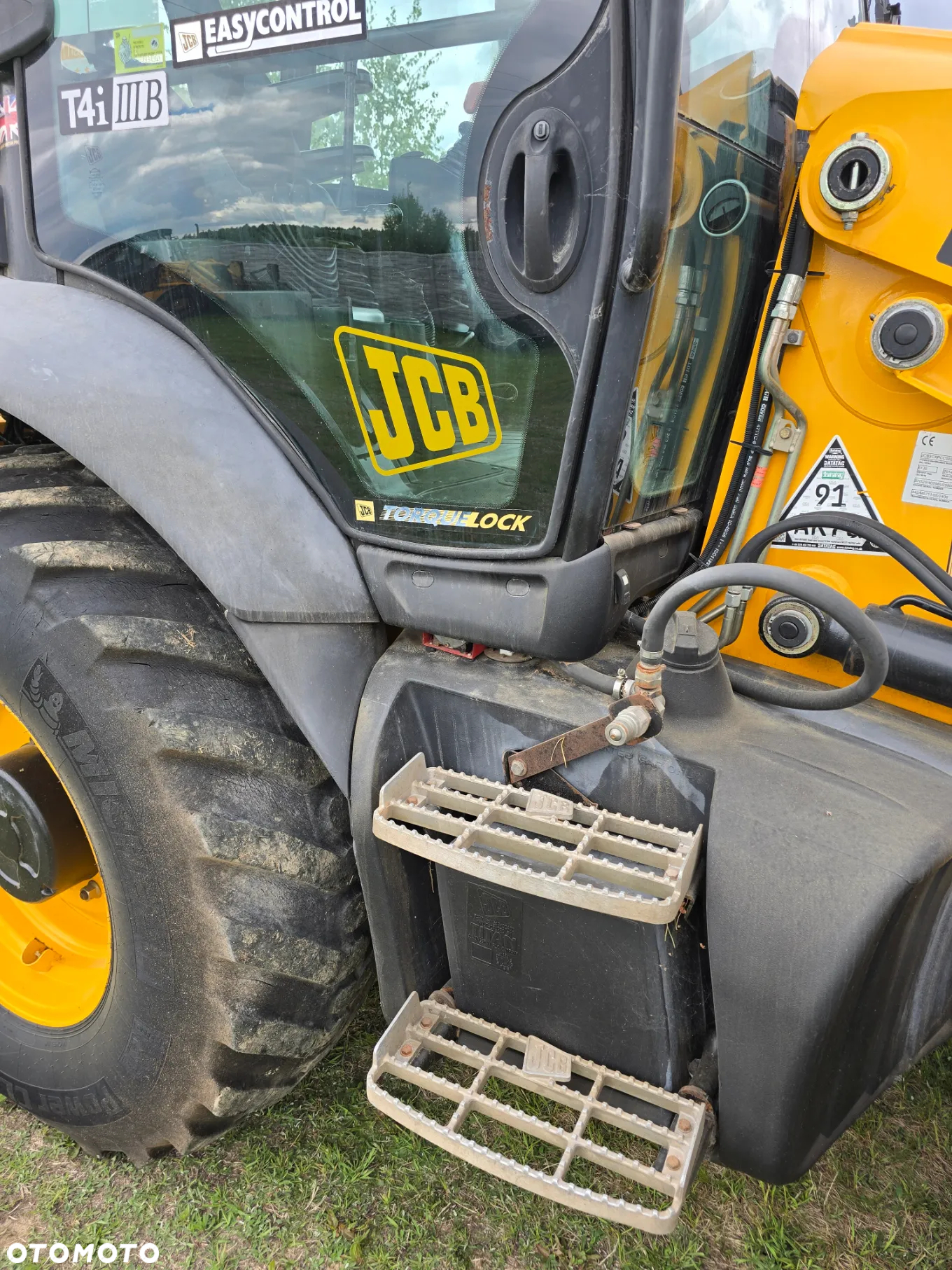 JCB - 11