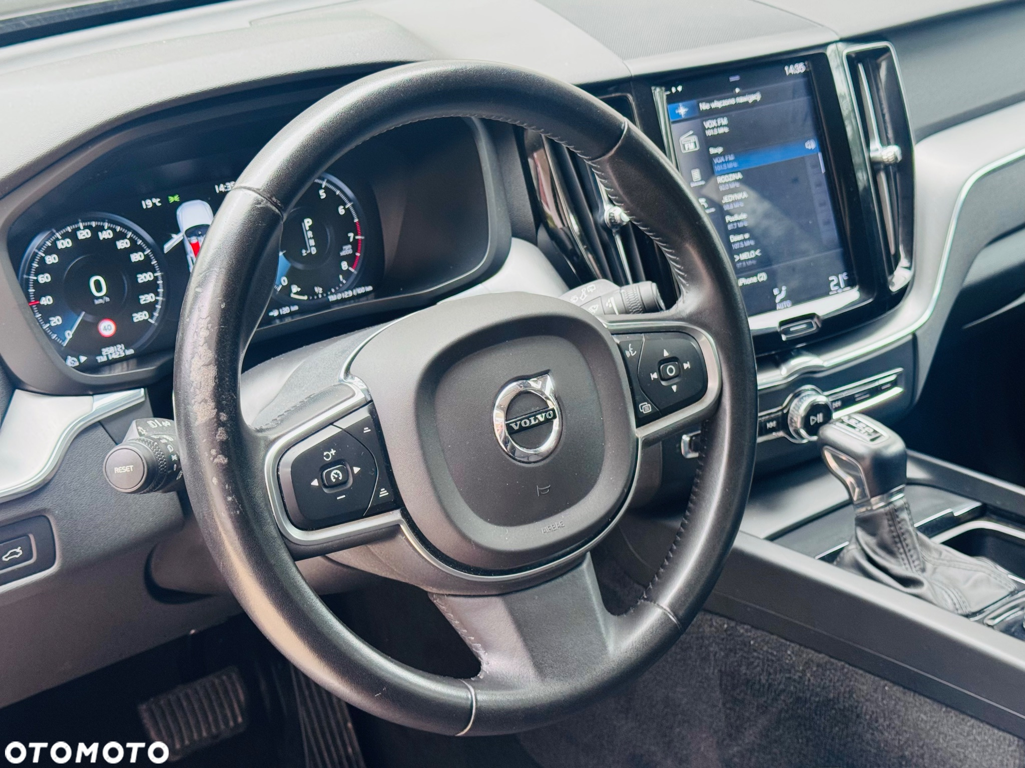 Volvo XC 60 T4 Momentum - 25
