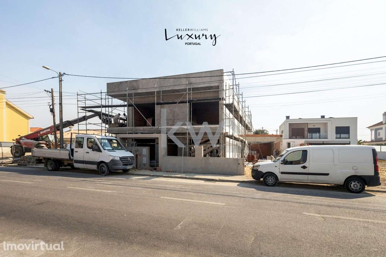 Moradia T4 isolada com piscina, zona nobre de Corroios, perto das prai - Grande imagem: 3/34