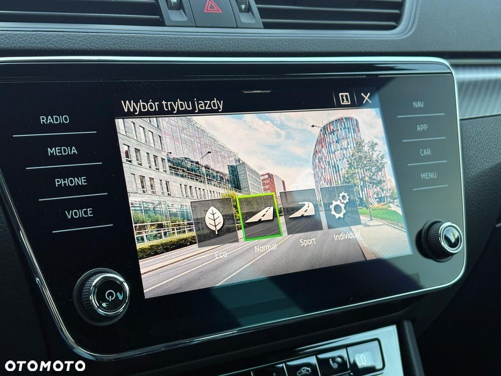 Skoda Superb 1.5 TSI Sportline DSG - 23