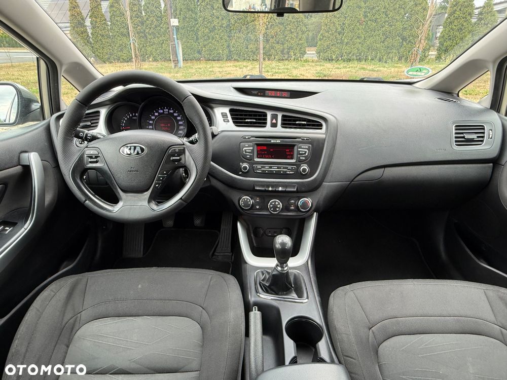 Kia Ceed 1.4 CVVT Dream Team Edition - 25