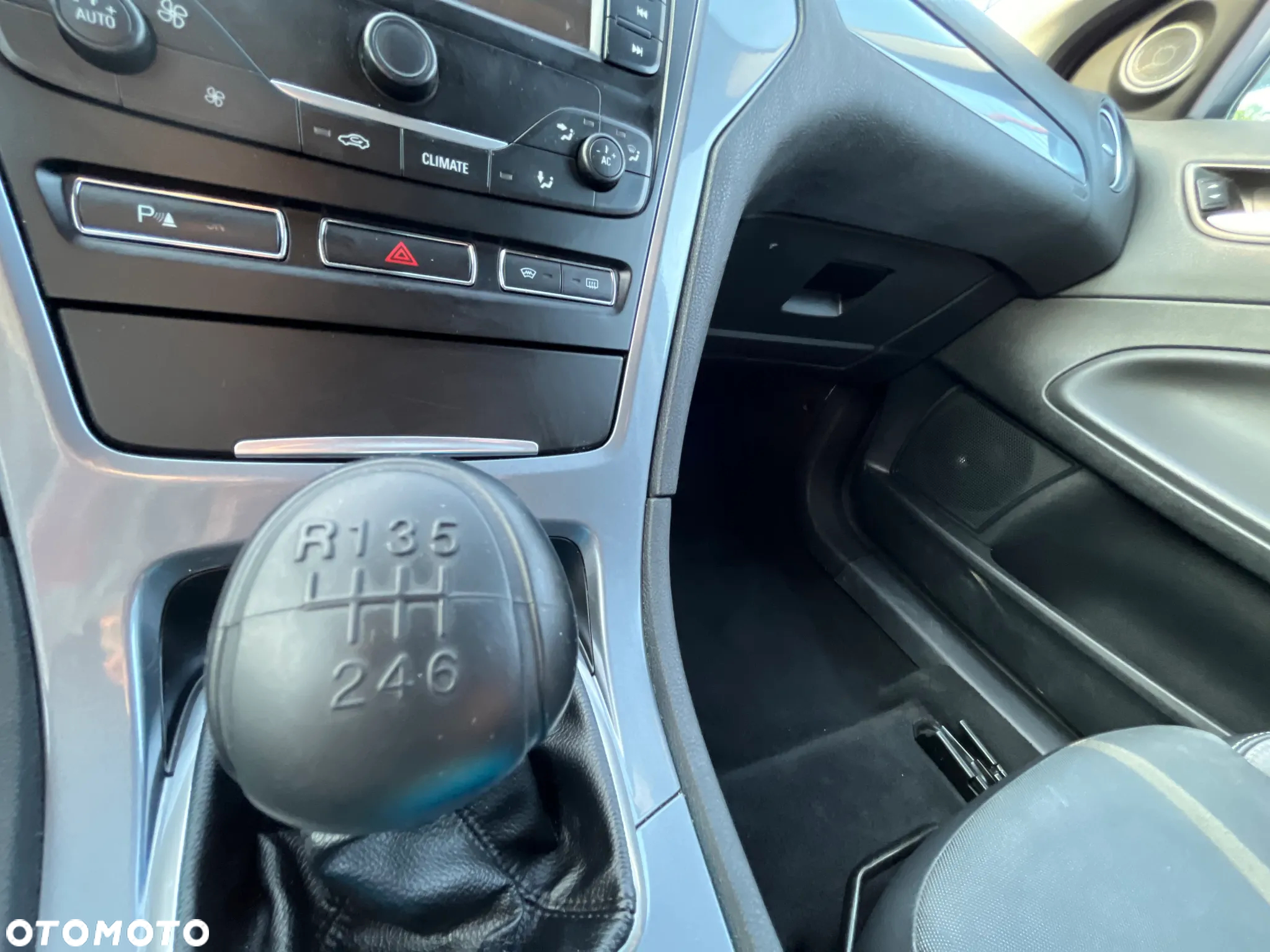 Ford Mondeo 1.6 T Ghia - 29