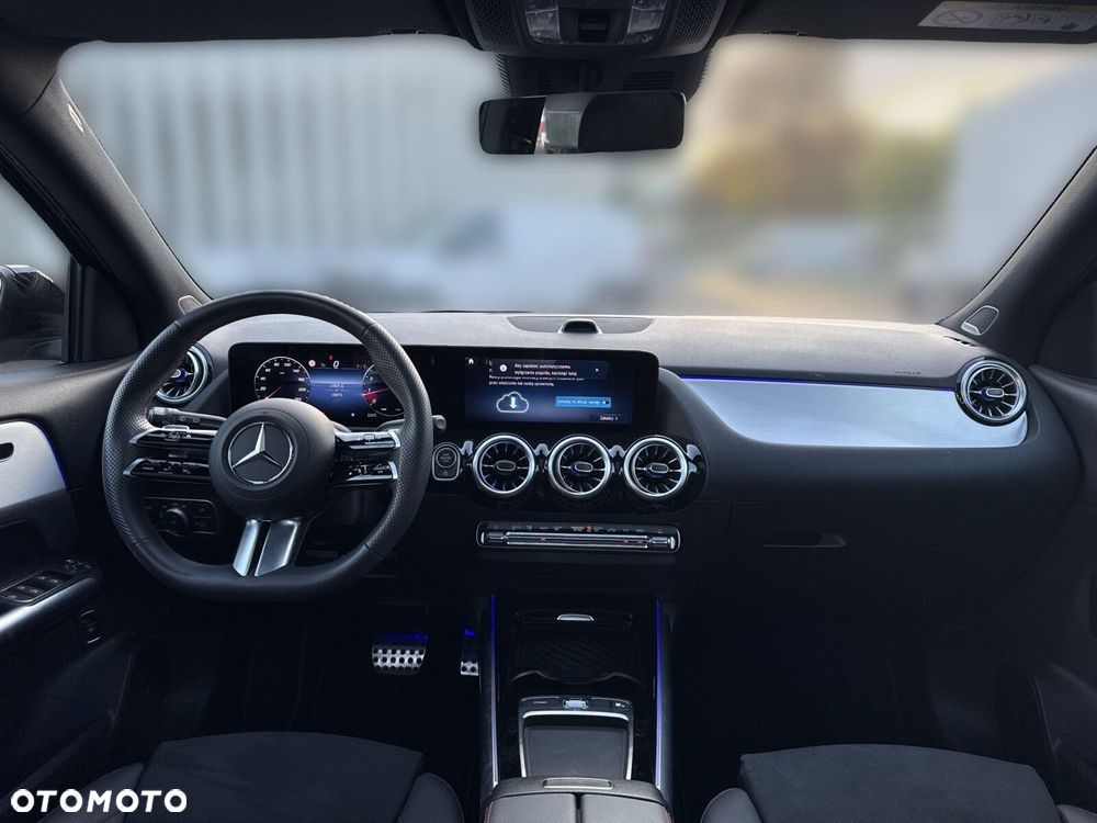 Mercedes-Benz GLA - 12
