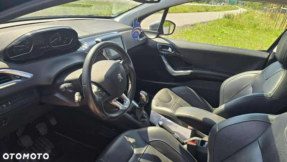Peugeot 208 - 19