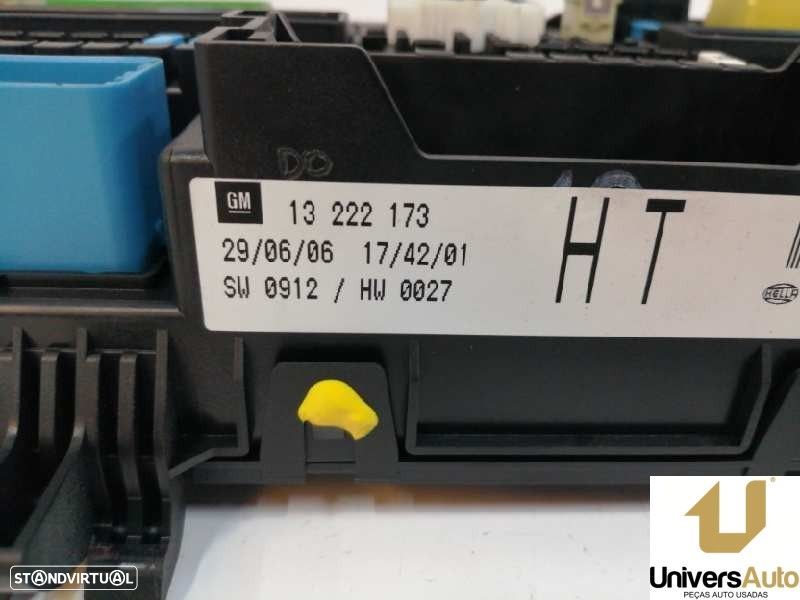 CAIXA RELÉS / FUSÍVEIS OPEL ASTRA H GTC 2006 -13222173 - 1