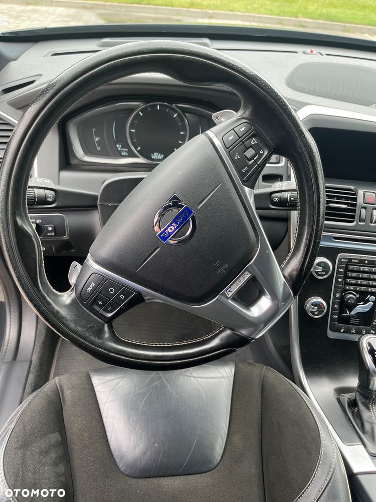 Volvo XC 60 D5 AWD R-Design Momentum - 7