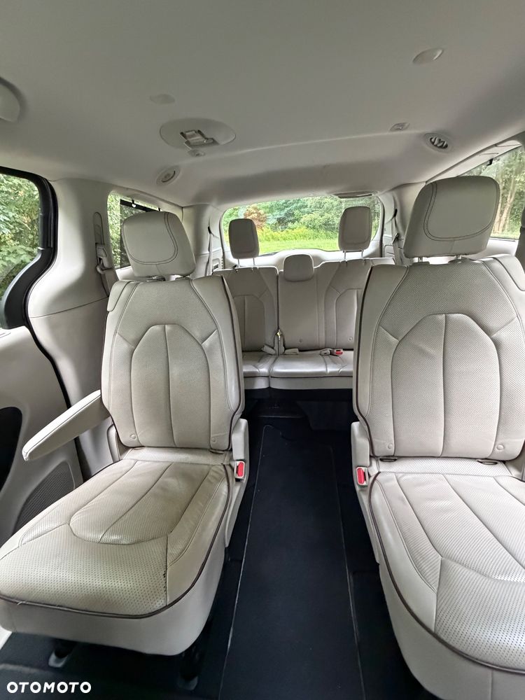 Chrysler Pacifica - 17