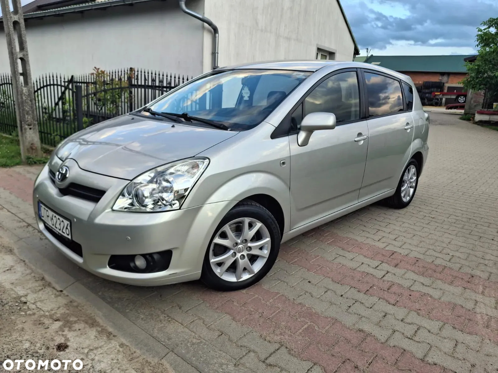 Toyota Corolla Verso 1.8 Premium + - 5