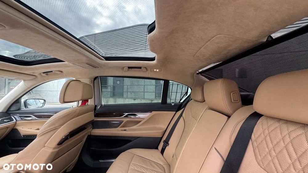BMW Seria 7 750Li xDrive - 16