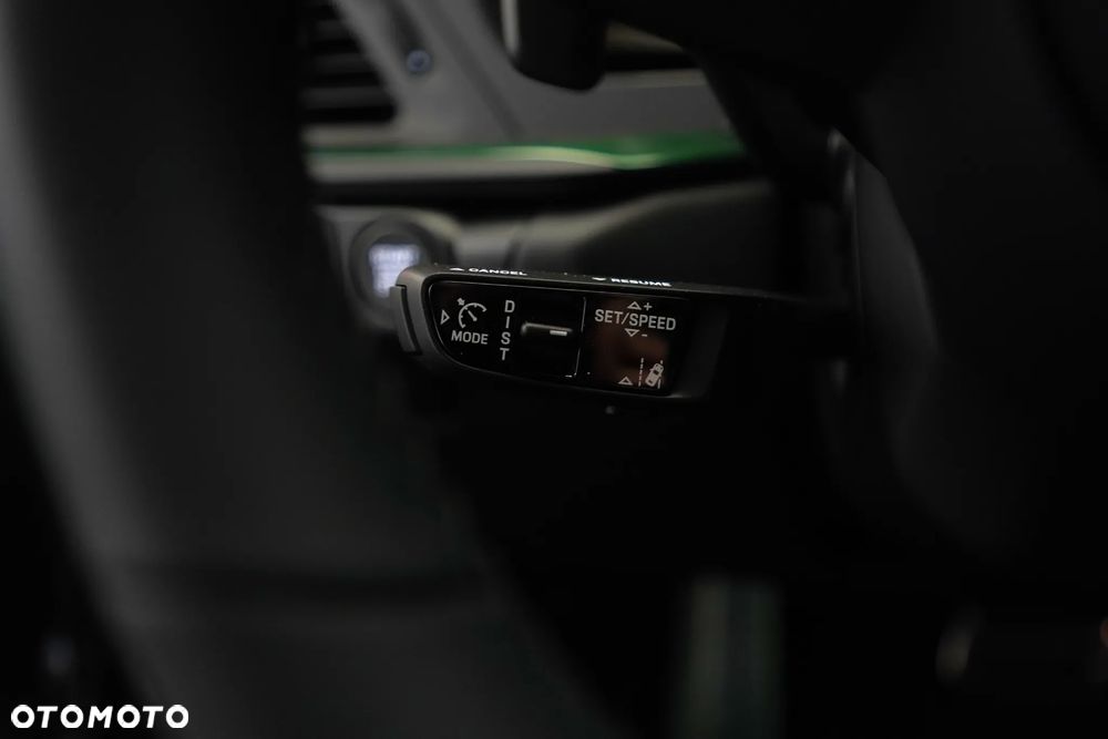 Porsche 911 Carrera 4 GTS - 18