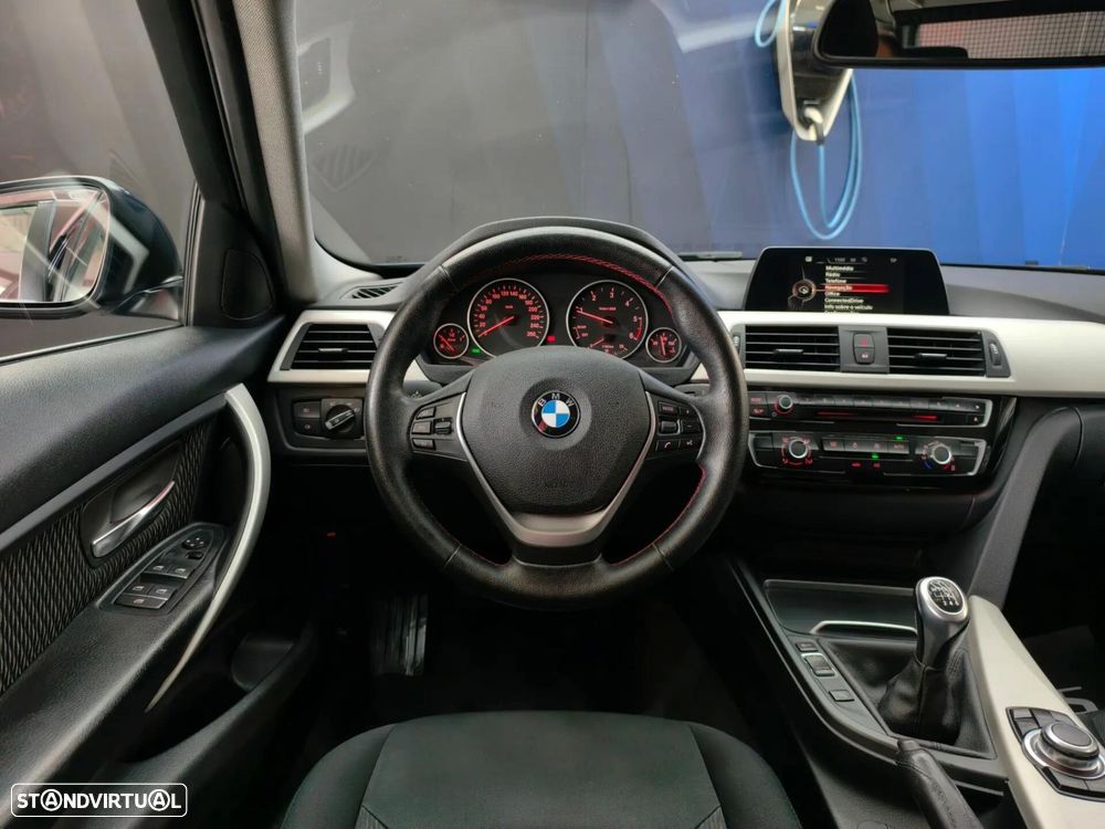 BMW 318 d Line Sport - 13