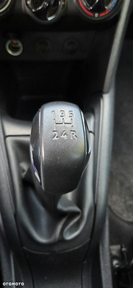 Peugeot 208 - 28