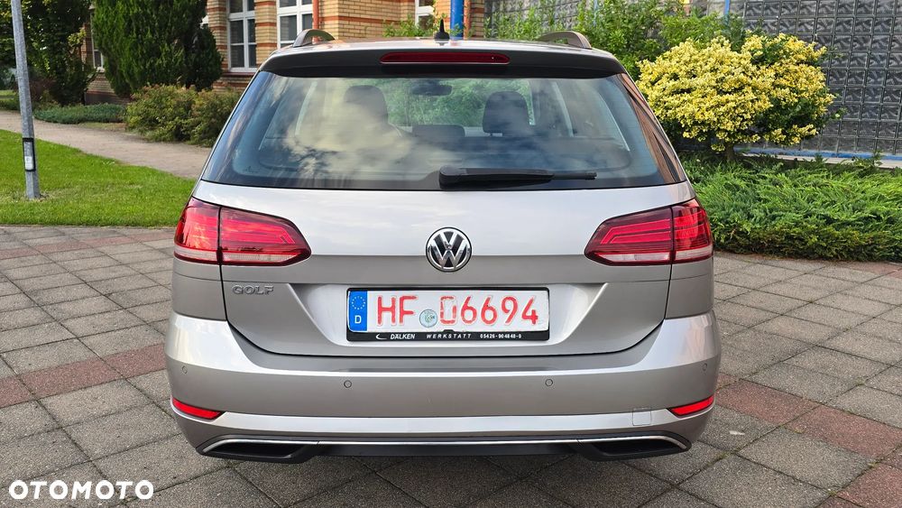 Volkswagen Golf - 6
