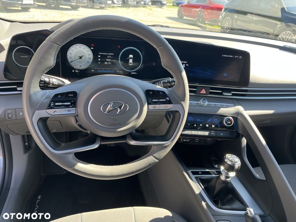 Hyundai Elantra - 14