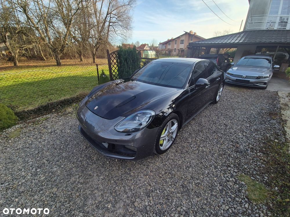 Porsche Panamera 4 E-Hybrid - 4