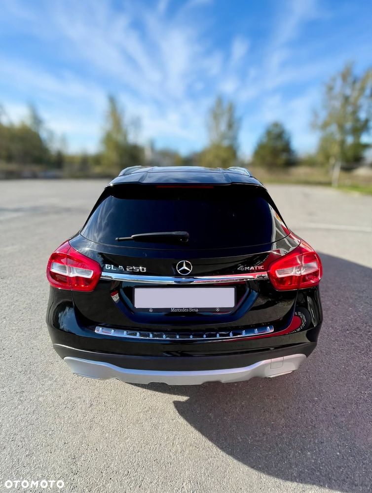 Mercedes-Benz GLA 250 4Matic 7G-DCT Urban - 15