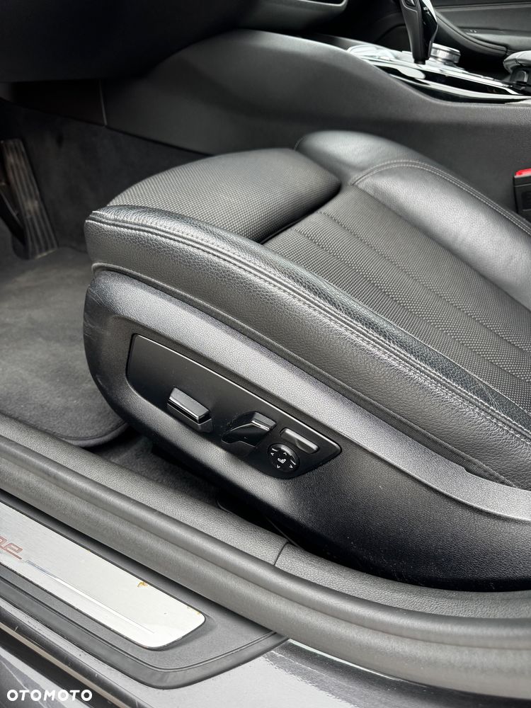 BMW Seria 5 520d Sport Line - 25
