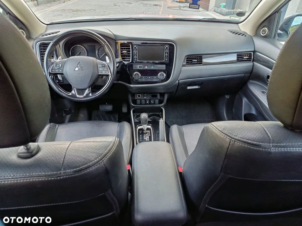 Mitsubishi Outlander 2.0 4WD CVT Diamant Edition+ - 14