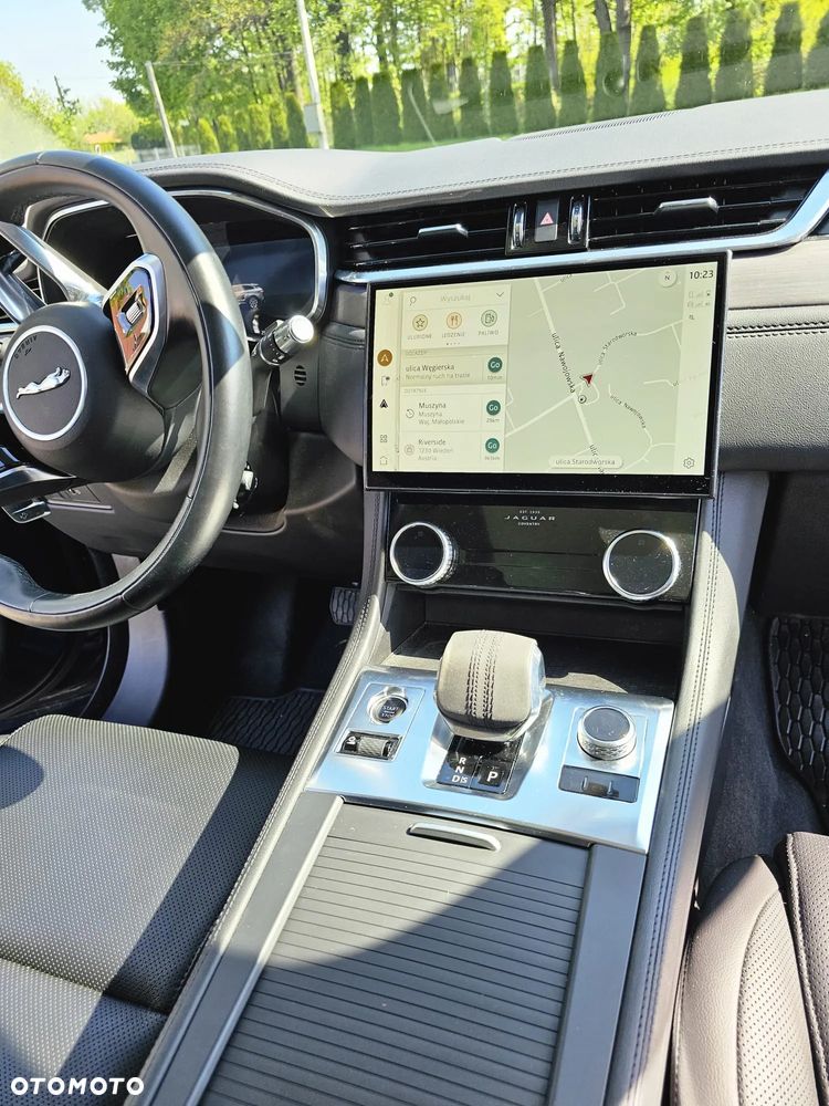 Jaguar F-Pace P250 AWD R-Dynamic HSE - 9