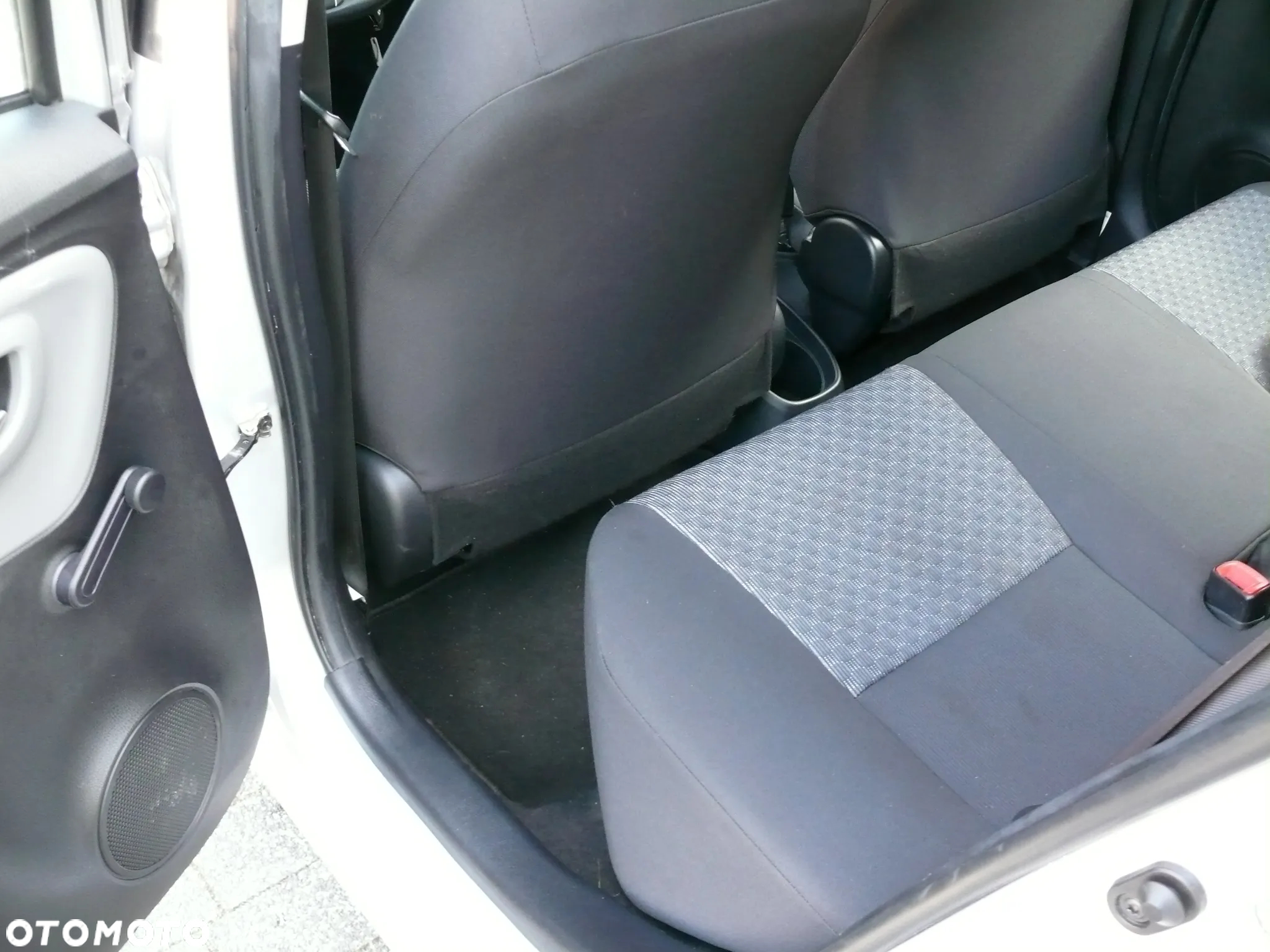 Toyota Yaris 1.33 Premium - 14