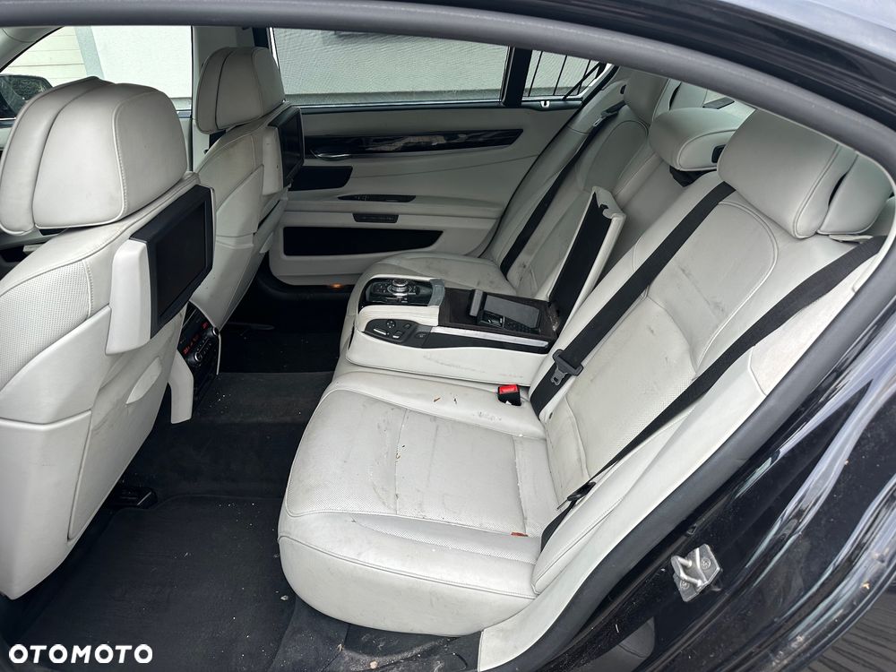 BMW Seria 7 - 36