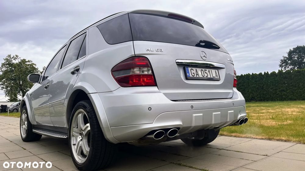 Mercedes-Benz ML 63 AMG 4-Matic - 13