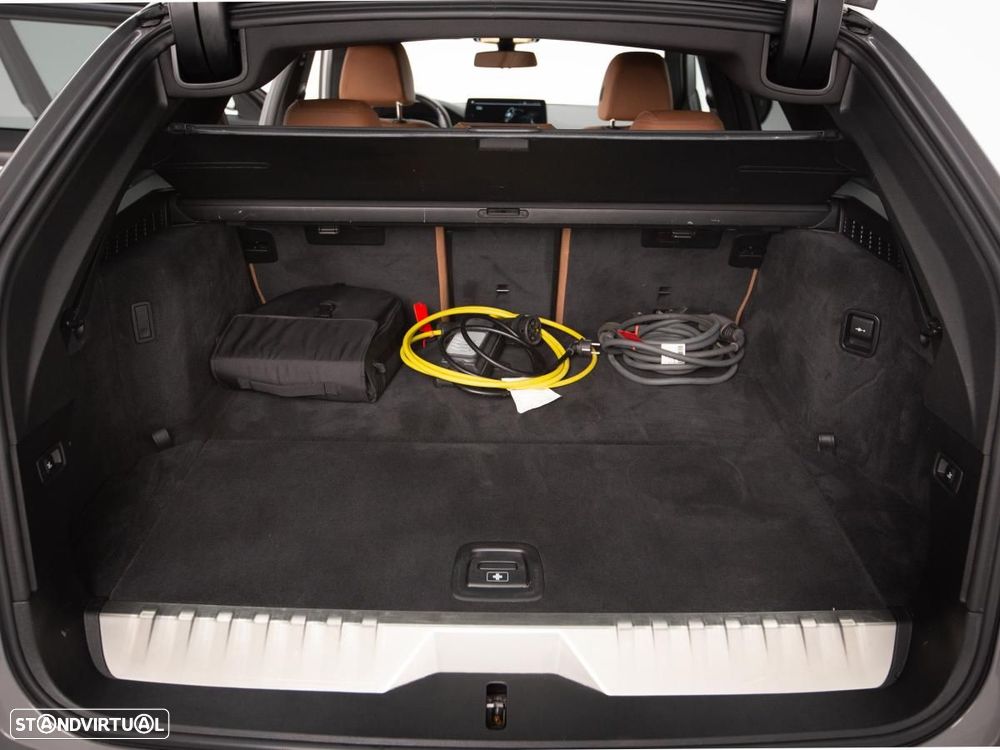 BMW 530 e Pack Desportivo M - 12