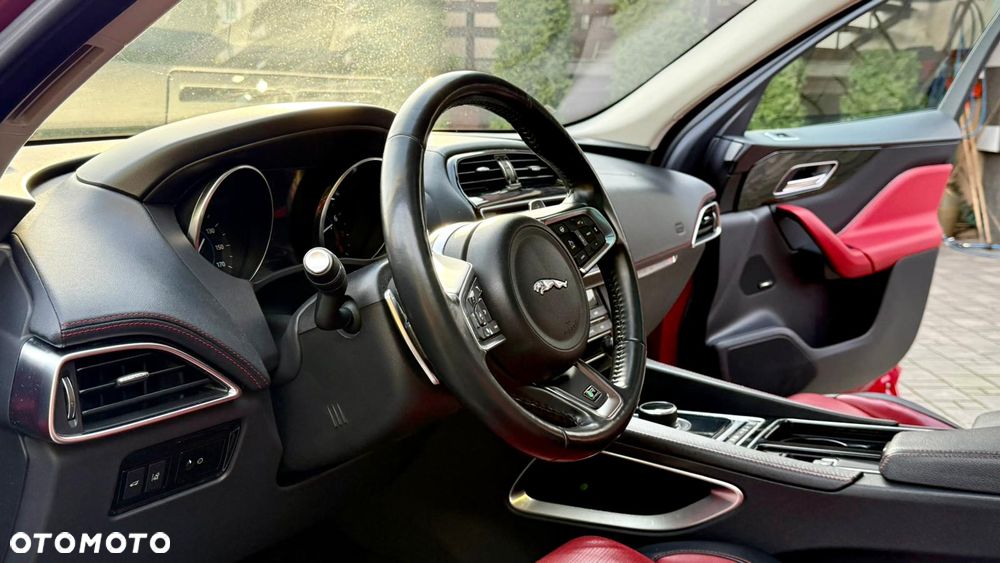 Jaguar F-Pace 2.0 i4P AWD R-Sport - 12