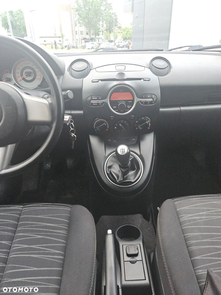 Mazda 2 - 25