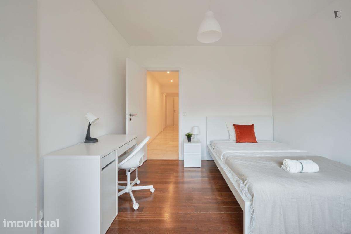 Quarto - localizado em Entrecampos Lisbon - Grande imagem: 3/24