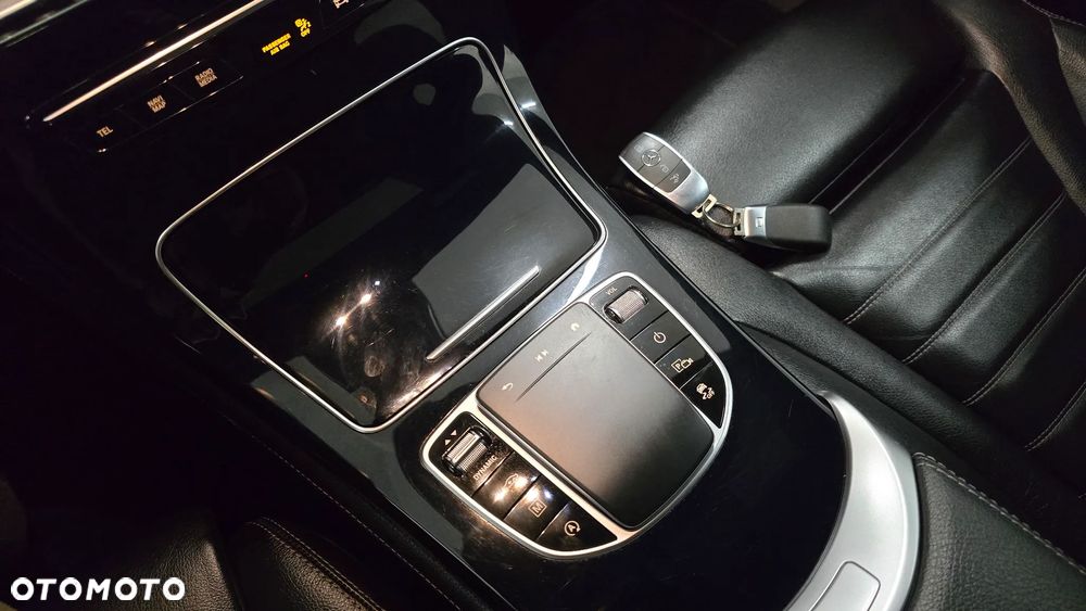 Mercedes-Benz GLC 300 d 4Matic 9G-TRONIC AMG Line Plus - 28