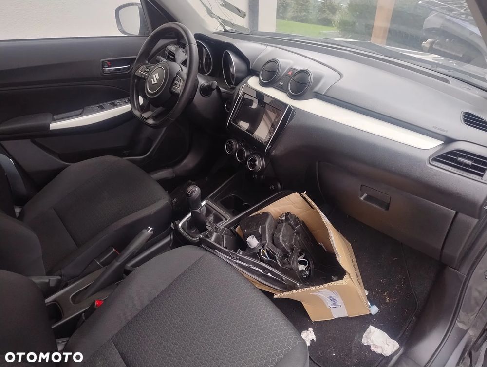 Suzuki Swift 1.2 SHVS Premium Plus - 6