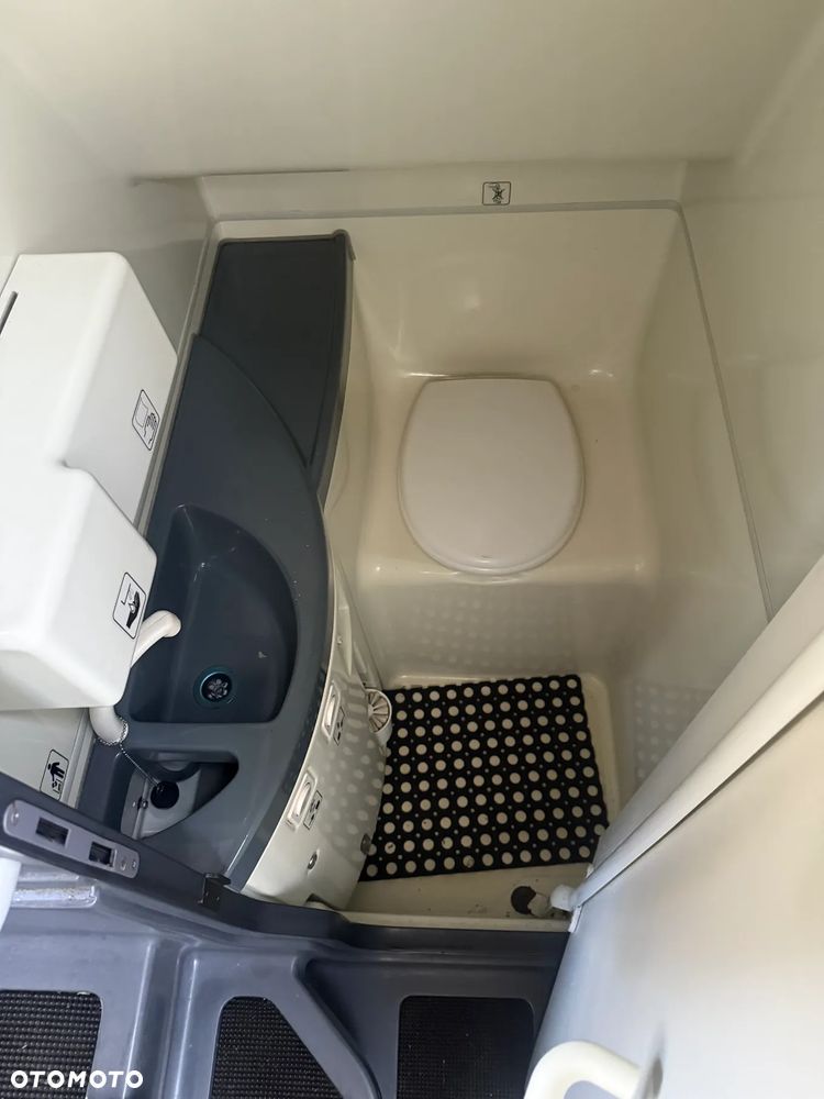 MAN R 08 Lion's Coach - 12