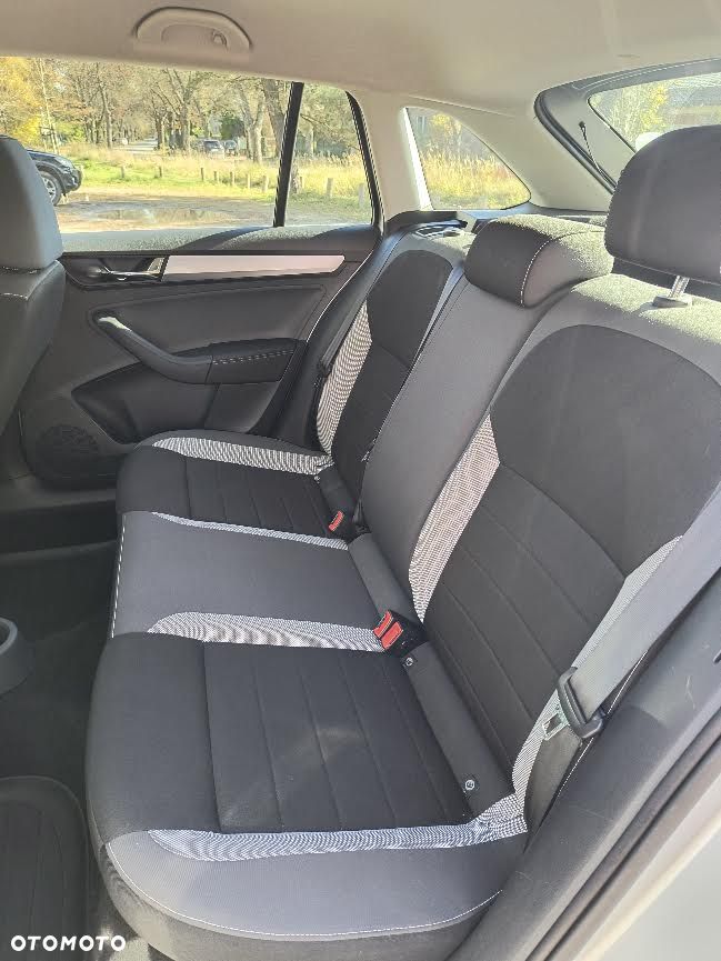 Skoda RAPID - 7