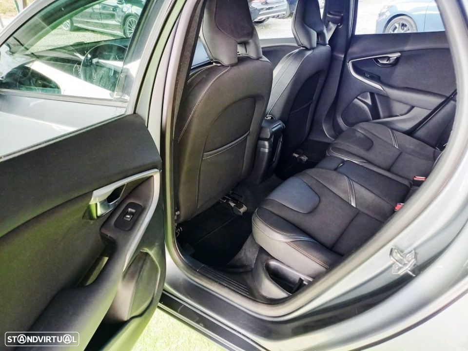 Volvo V40 2.0 D2 Momentum Geartronic - 31
