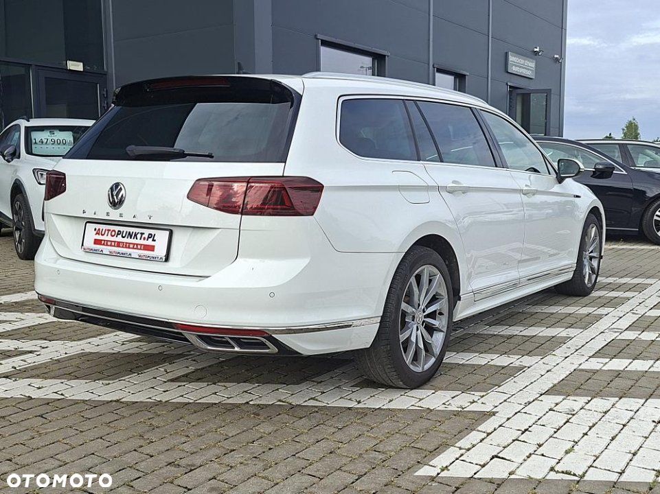 Volkswagen Passat - 4