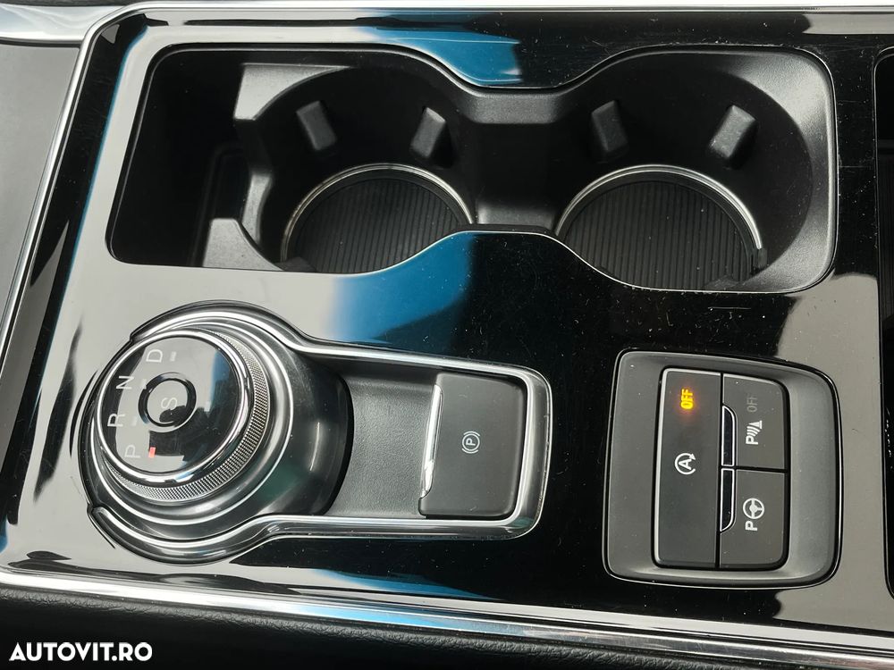 Ford Edge 2.0 Panther A8 AWD ST Line - 23