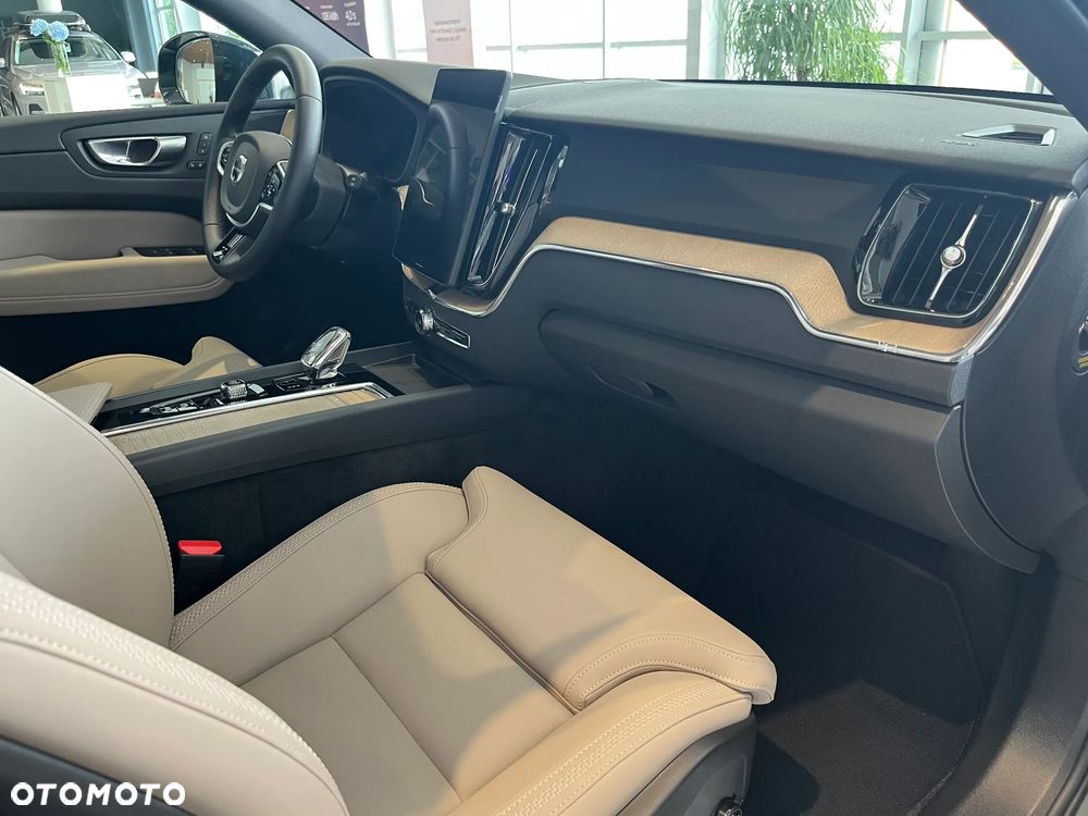 Volvo XC 60 B5 B AWD Plus Dark - 12