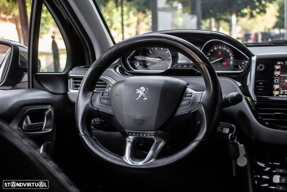 Peugeot 2008 1.2 PureTech Allure - 24