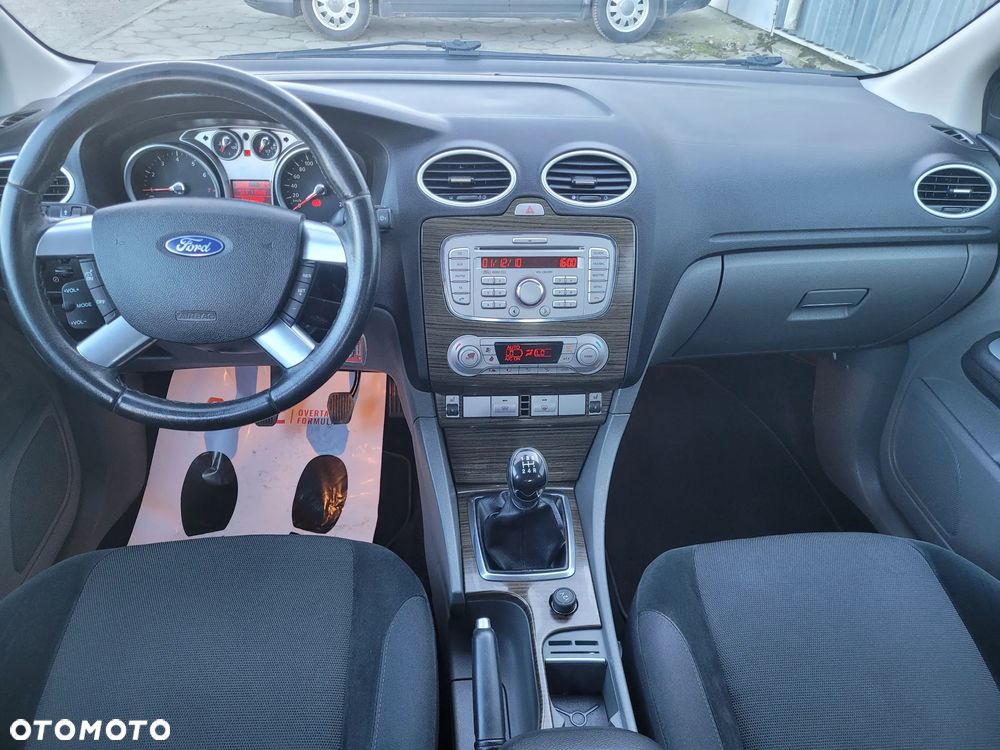 Ford Focus 1.6 Ghia - 9