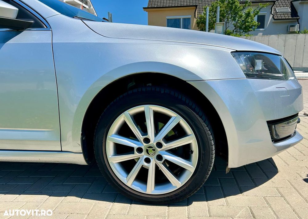 Skoda Octavia 1.6 TDI DSG Style - 4