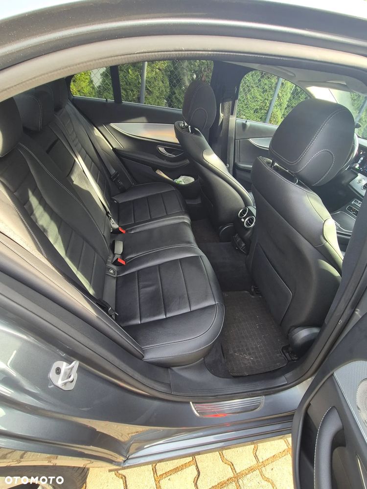 Mercedes-Benz Klasa E 200 4-Matic - 27