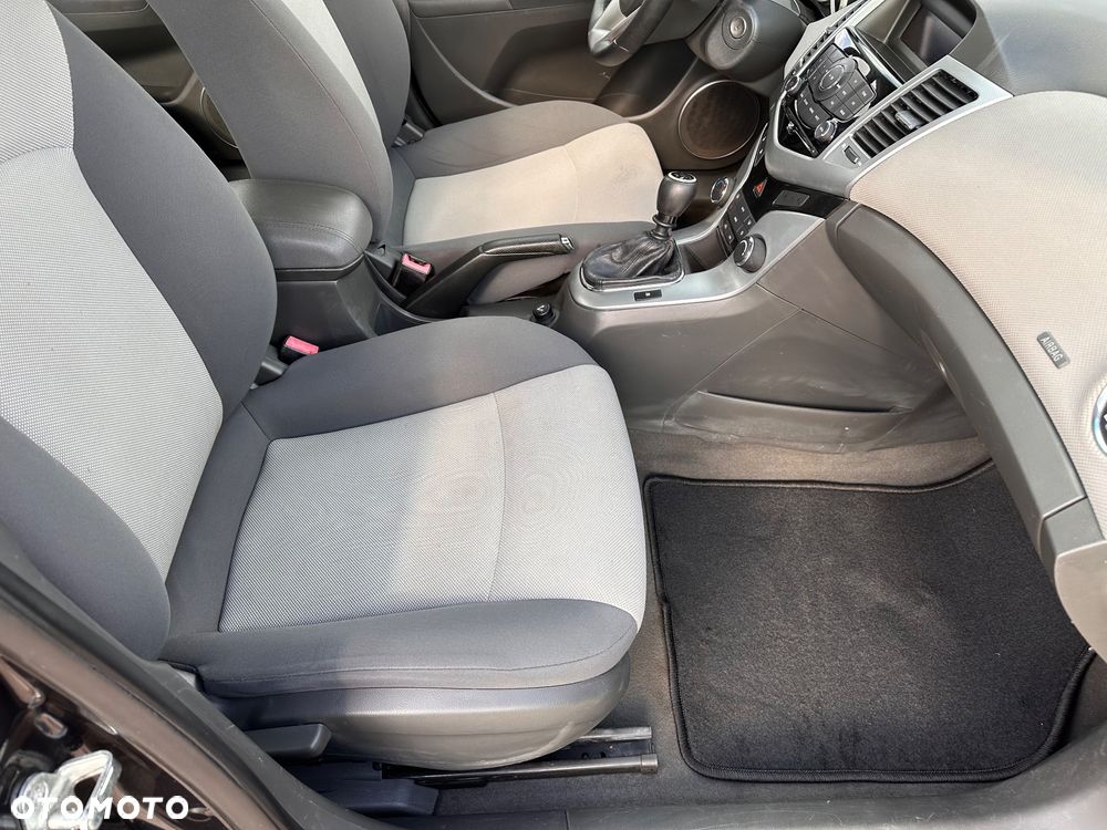 Chevrolet Cruze 1.8 LS - 32